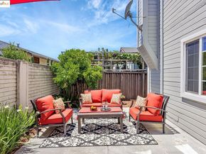 16 Town Sq PL, Oakland CA 94603