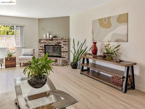 16 Town Sq PL, Oakland CA 94603