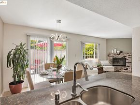 16 Town Sq PL, Oakland CA 94603