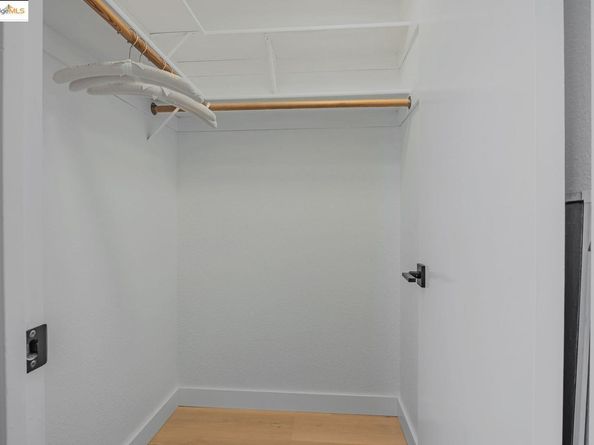 16 Town Sq PL, Oakland CA 94603