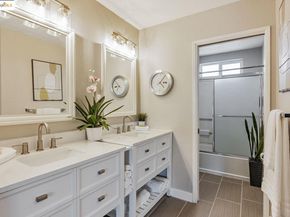 16 Town Sq PL, Oakland CA 94603