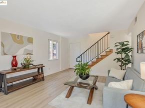 16 Town Sq PL, Oakland CA 94603