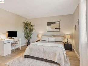 16 Town Sq PL, Oakland CA 94603