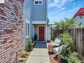 16 Town Sq PL, Oakland CA 94603