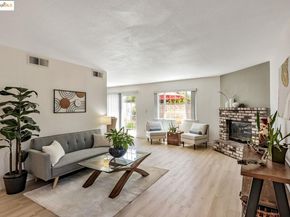 16 Town Sq PL, Oakland CA 94603