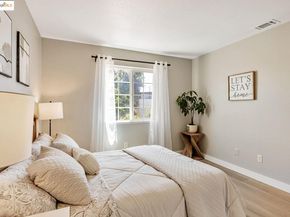 16 Town Sq PL, Oakland CA 94603