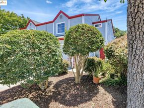16 Town Sq PL, Oakland CA 94603