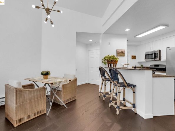 180 Caldecott 314, Oakland CA 94618