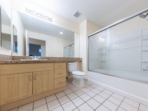 1121 40th St 3202, Emeryville CA 94608