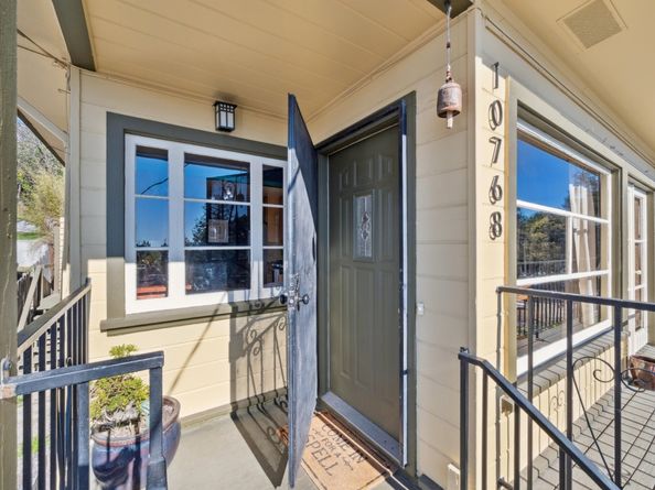 10768 Sheldon St, Oakland CA 94605