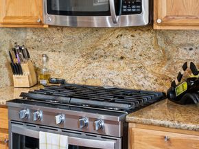 10768 Sheldon St, Oakland CA 94605