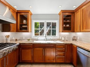 6611 Ascot Dr, Oakland CA 94611