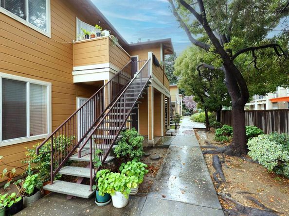 10 Leighty Ct 5, Hayward CA 94541