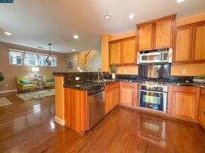 3198 S Front St, Hercules CA 94547