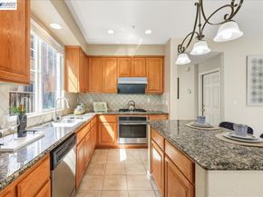 38393 Amaryllis Pl, Newark CA 94560