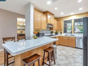 2036 Serra Ln, Hercules CA 94547