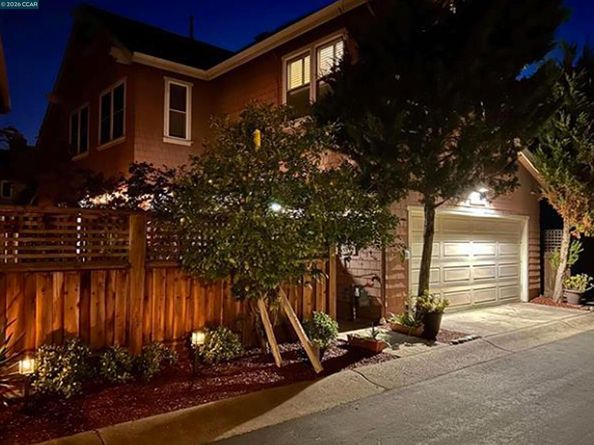 2036 Serra Ln, Hercules CA 94547