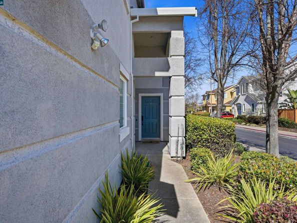 1 Avocet Ct, Alameda CA 94501
