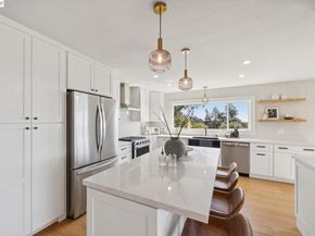 5969 Rincon Dr, Oakland CA 94611