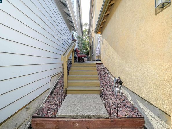 2165 Railroad Ave, Hercules CA 94547