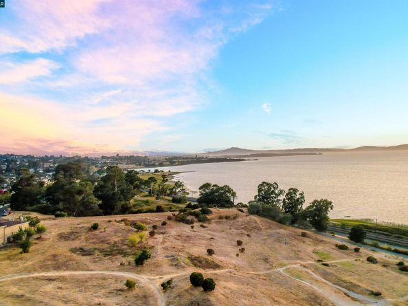 2165 Railroad Ave, Hercules CA 94547