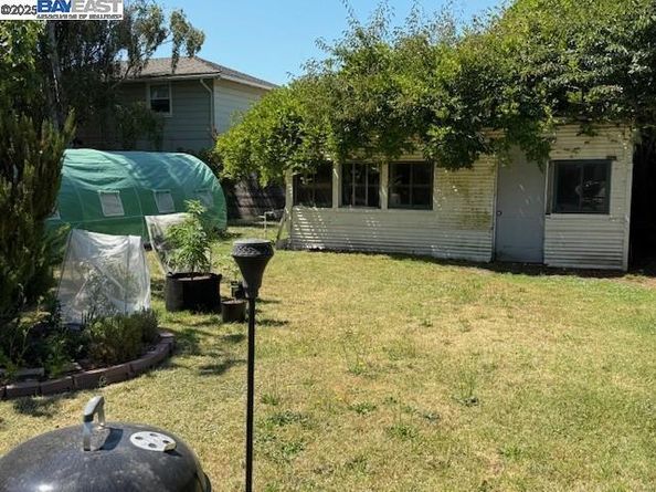 3208 Washington St, Alameda CA 94501