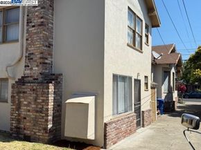 3208 Washington St, Alameda CA 94501
