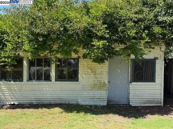 3208 Washington St, Alameda CA 94501