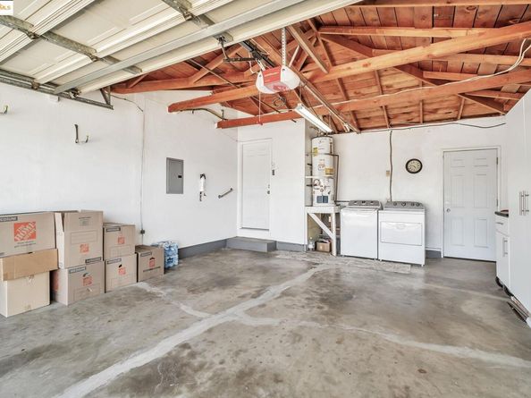 581 Fairway Street, Hayward CA 94544