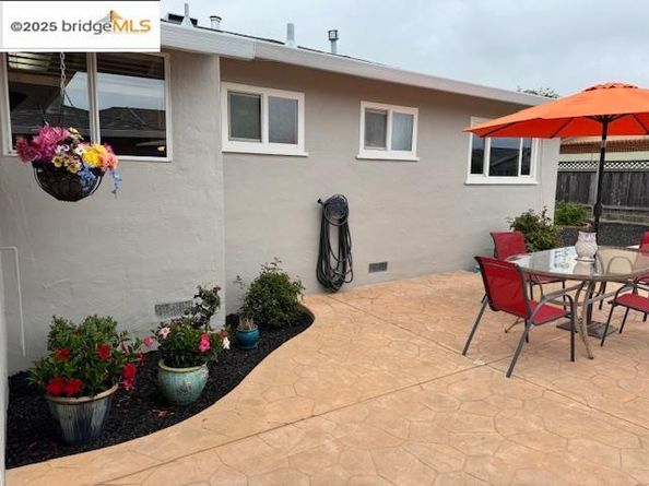 581 Fairway Street, Hayward CA 94544
