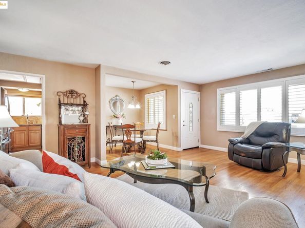 581 Fairway Street, Hayward CA 94544