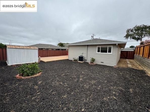 581 Fairway Street, Hayward CA 94544