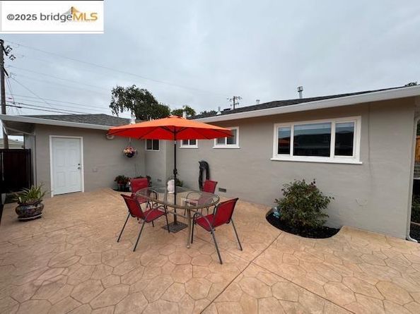 581 Fairway Street, Hayward CA 94544