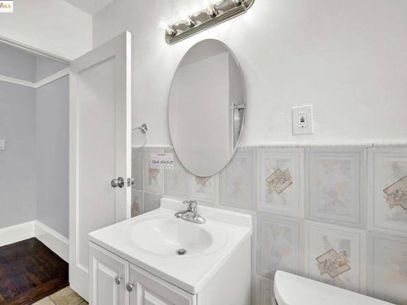 1009 106Th Ave, Oakland CA 94603
