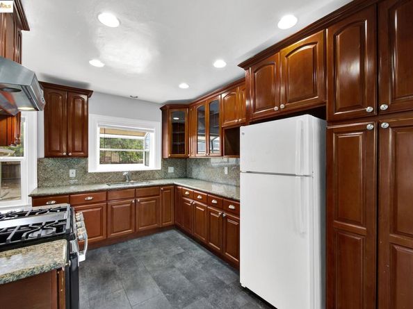 1009 106Th Ave, Oakland CA 94603