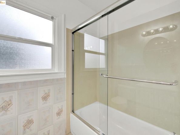1009 106Th Ave, Oakland CA 94603