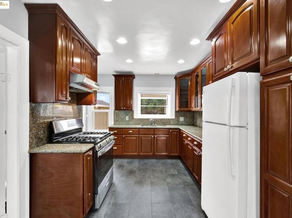 1009 106Th Ave, Oakland CA 94603