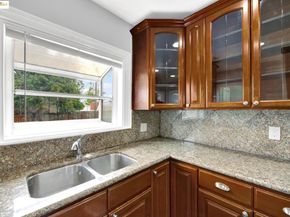 1009 106Th Ave, Oakland CA 94603