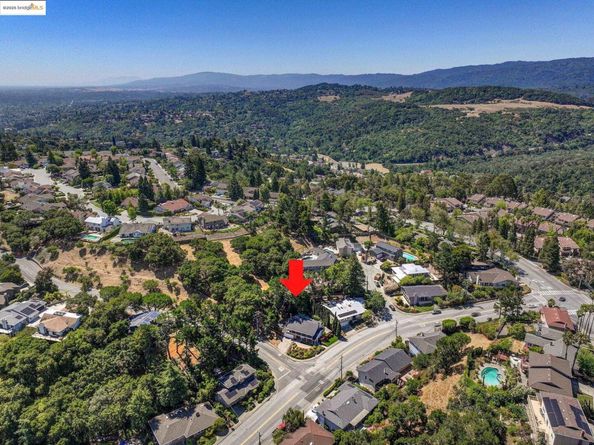 3271 Brittan Ave, San Carlos CA 94070