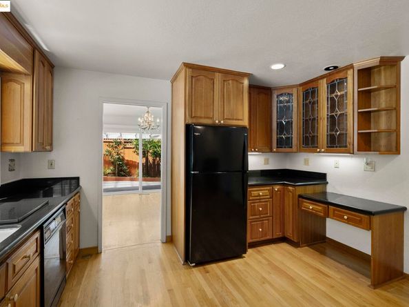 3271 Brittan Ave, San Carlos CA 94070