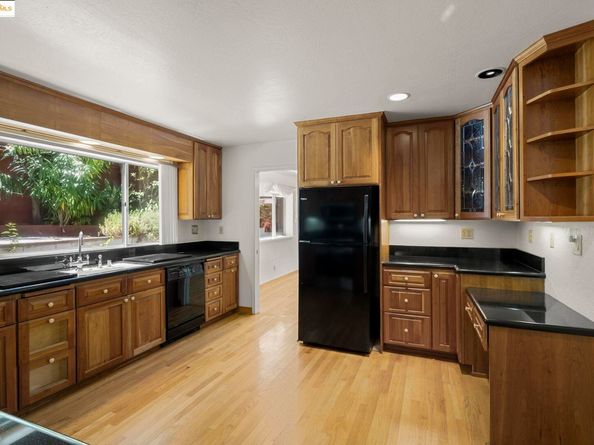 3271 Brittan Ave, San Carlos CA 94070