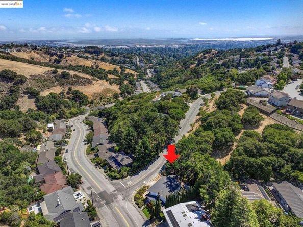 3271 Brittan Ave, San Carlos CA 94070