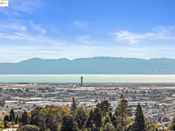 6443 Blue Rock Ct., Oakland CA 94605