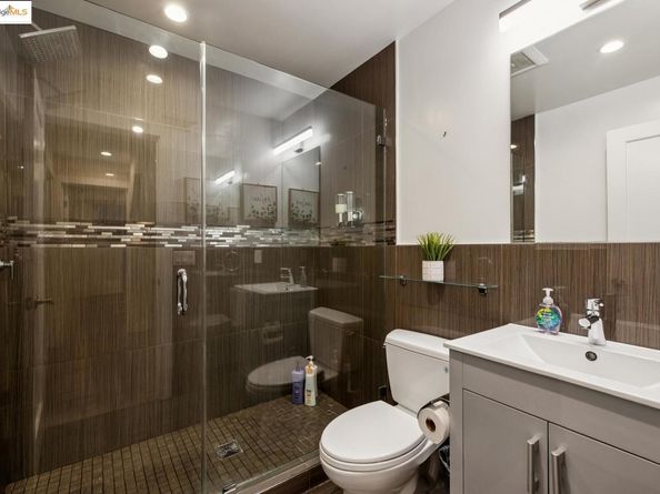 1537 Revere AVE, San Francisco CA 94124