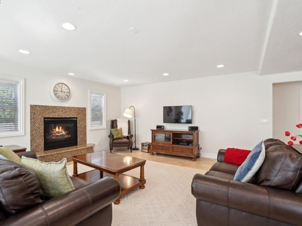 367 Mt Washington Way, Clayton CA 94517