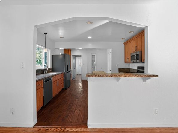 3927 Altamont Ave, Oakland CA 94605