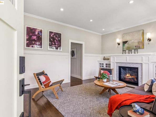 3887 Forest Hill Ave, Oakland CA 94602