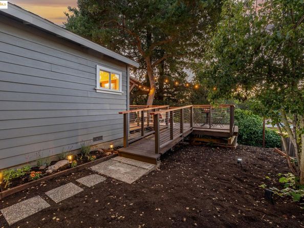 3887 Forest Hill Ave, Oakland CA 94602