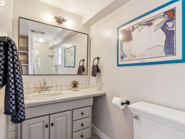3887 Forest Hill Ave, Oakland CA 94602