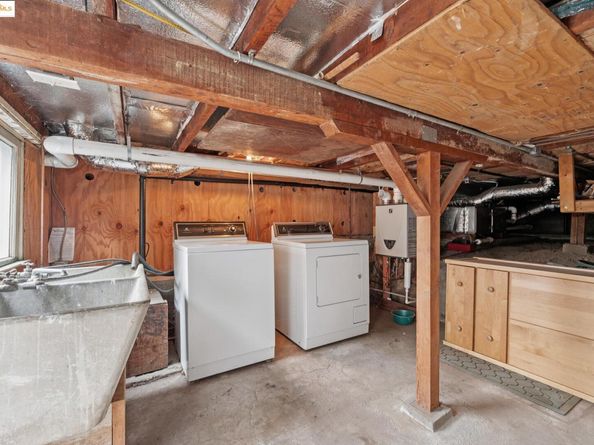 3887 Forest Hill Ave, Oakland CA 94602